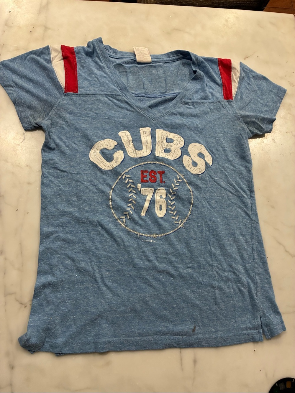 Chicago Cubs MLB woman's V Neck T-Shirt Size Large